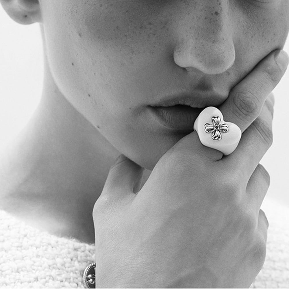 tokokkino Acrylic Heart Ring