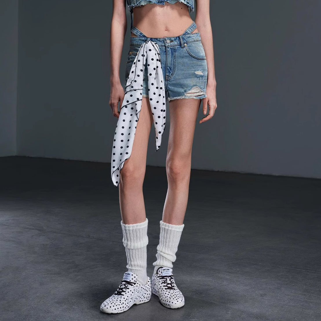 DAPHNE LAB [Sugar Cube] Training Shoes