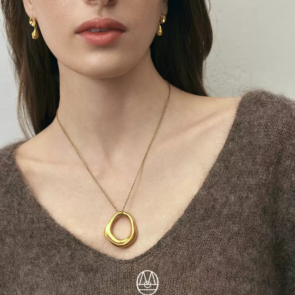 MONSECRET Circle Pendant Necklace
