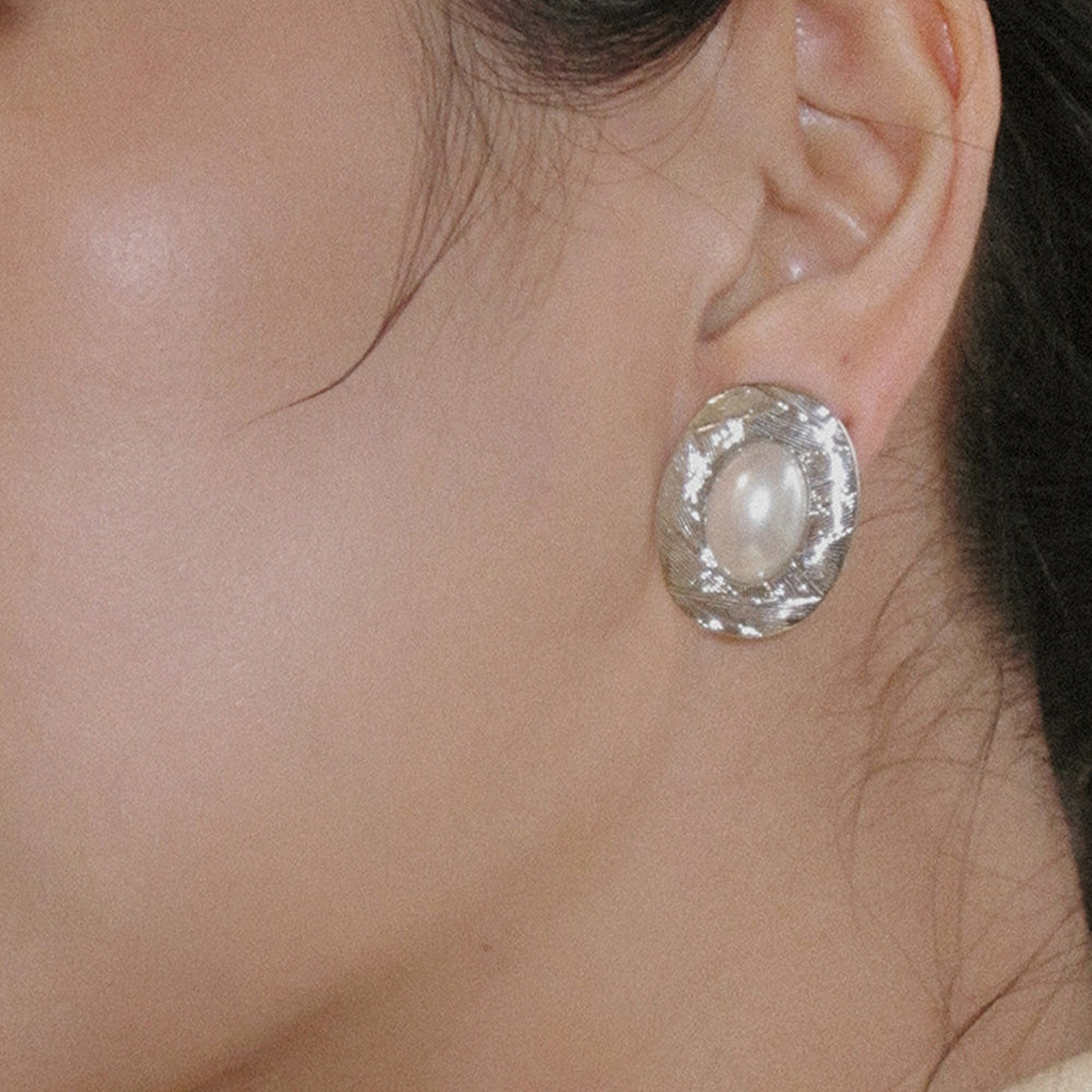 MFOW Oval Pearl Earrings