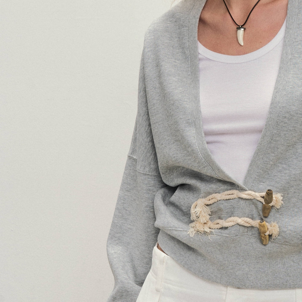 Dpercent丨Large V-neck high-end short loose large V-neck horn button gray long-sleeved sweatshirt top