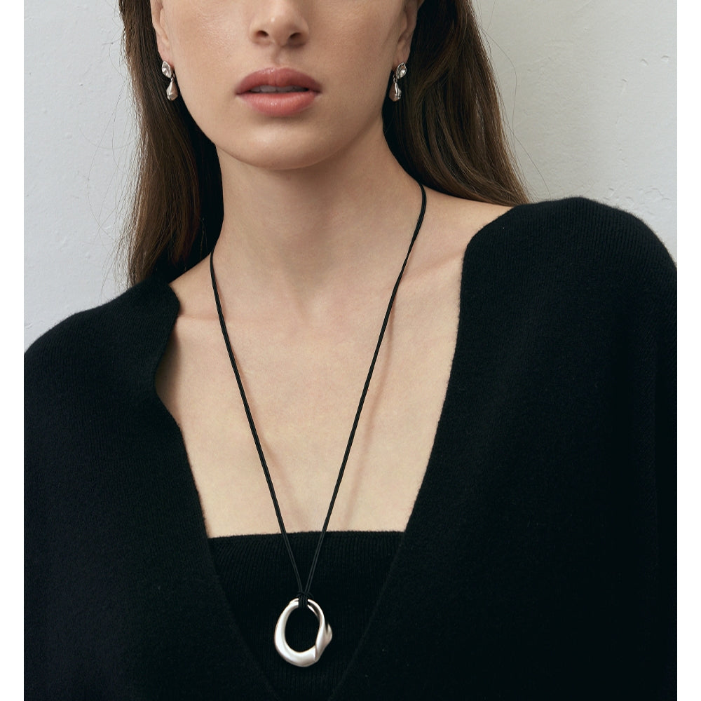 MONSECRET Circle Pendant Necklace
