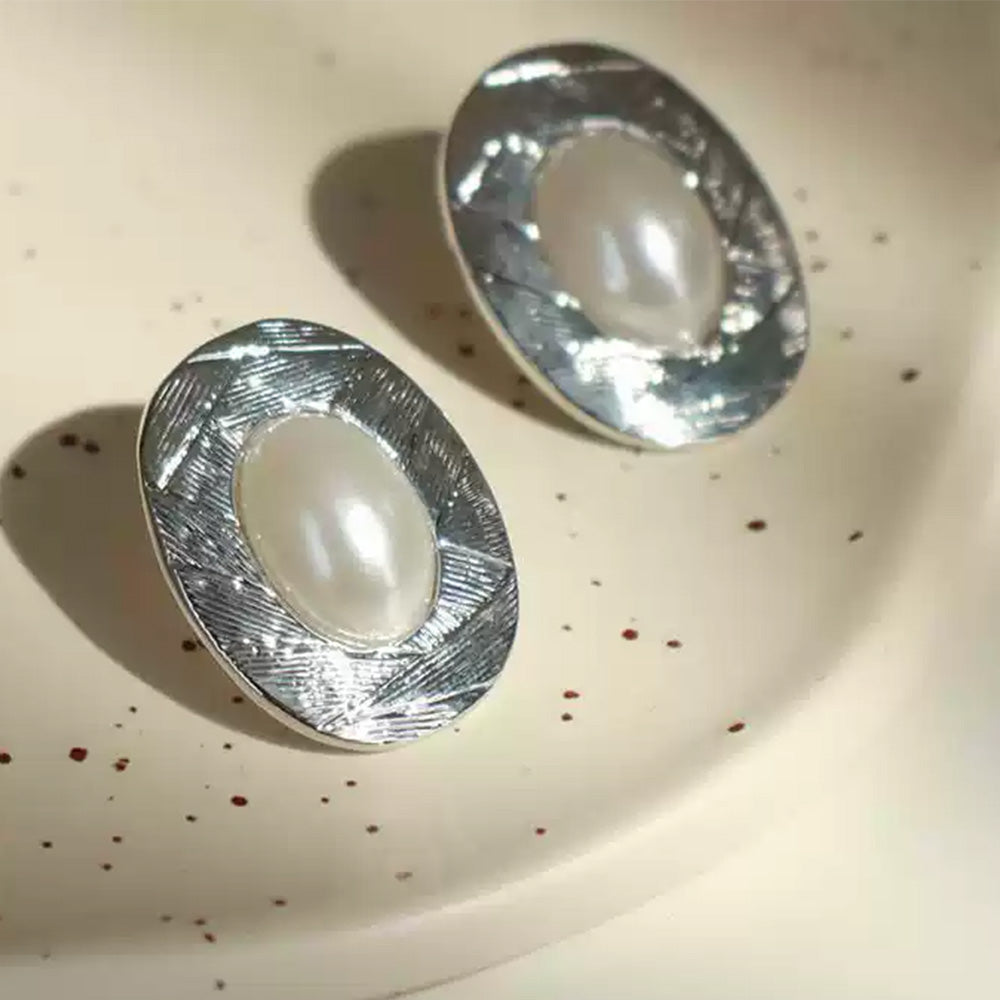 MFOW Oval Pearl Earrings