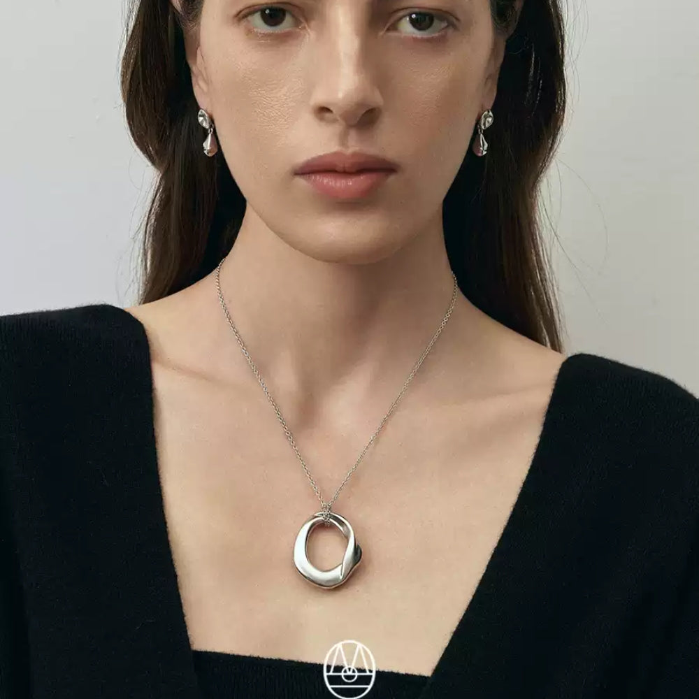 MONSECRET Circle Pendant Necklace