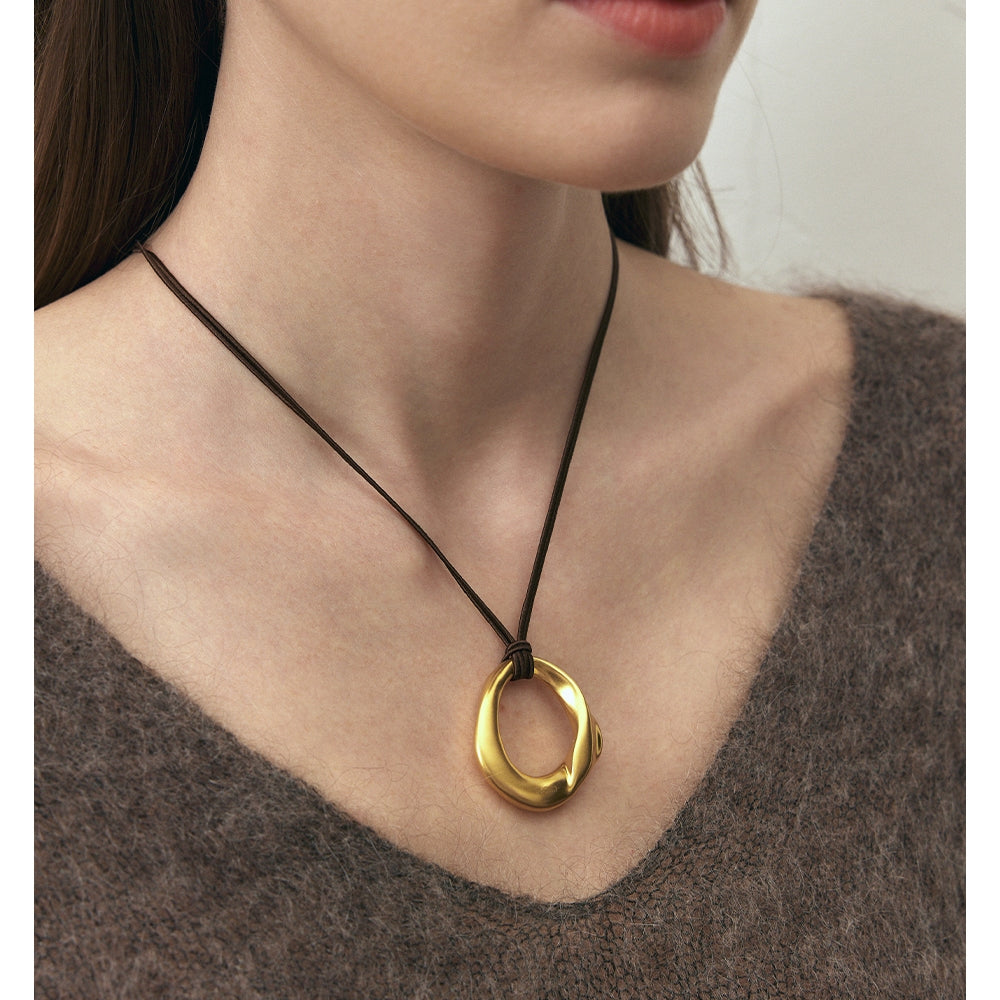 MONSECRET Circle Pendant Necklace